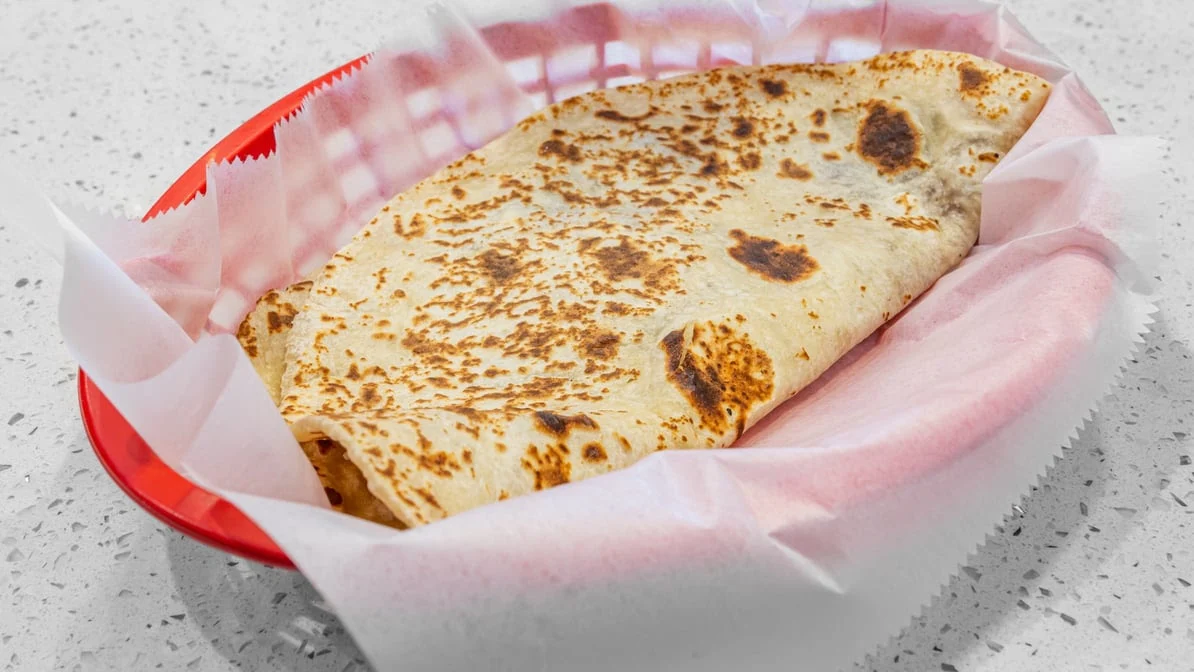 Baleada Sencilla - Classic simple baleada with beans, cheese and cream
